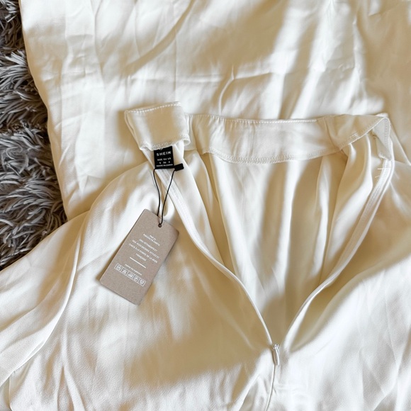 Elegant Ivory Long Sleeve Dress - Picture 3 of 4